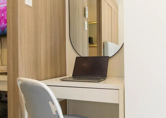 Location! Near Bgc, Makati, Ortigas & Mrt *