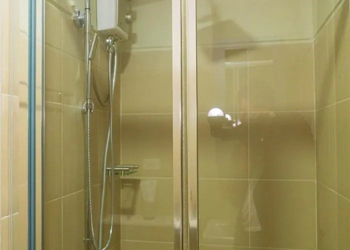 Location! Near Bgc, Makati, Ortigas & Mrt Manila