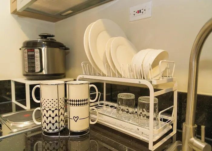 Location! Near Bgc, Makati, Ortigas & Mrt *