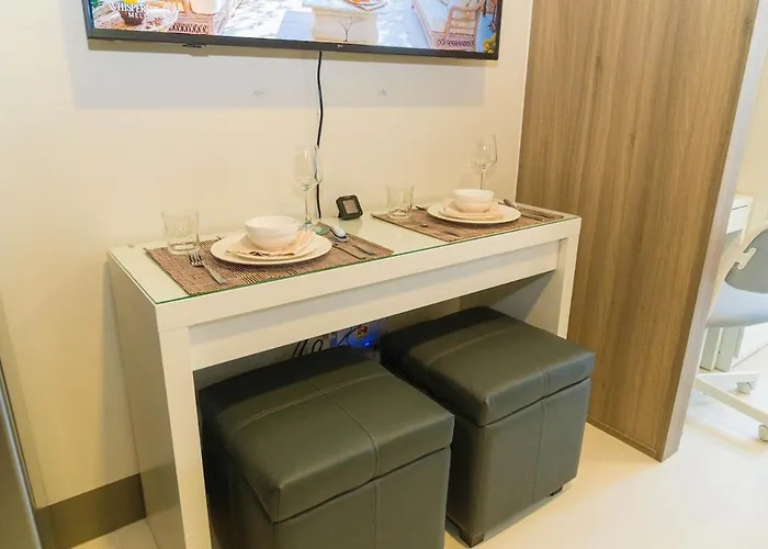 Location! Near Bgc, Makati, Ortigas & Mrt *