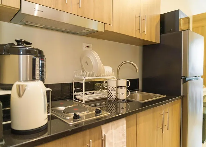 Location! Near Bgc, Makati, Ortigas & Mrt Manila