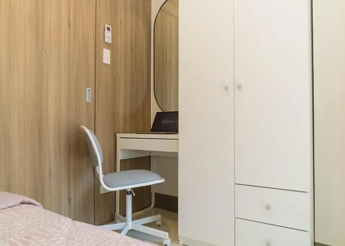 Location! Near Bgc, Makati, Ortigas & Mrt *